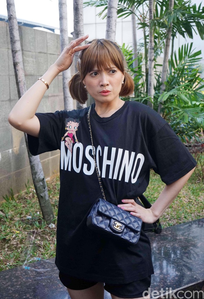 Chika Jessica Chika Jessica saat ditemui di kawasan Trans TV.
