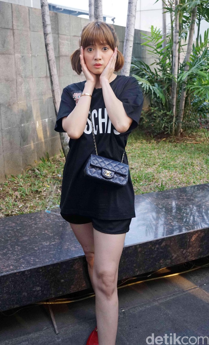 Chika Jessica Chika Jessica saat ditemui di kawasan Trans TV.