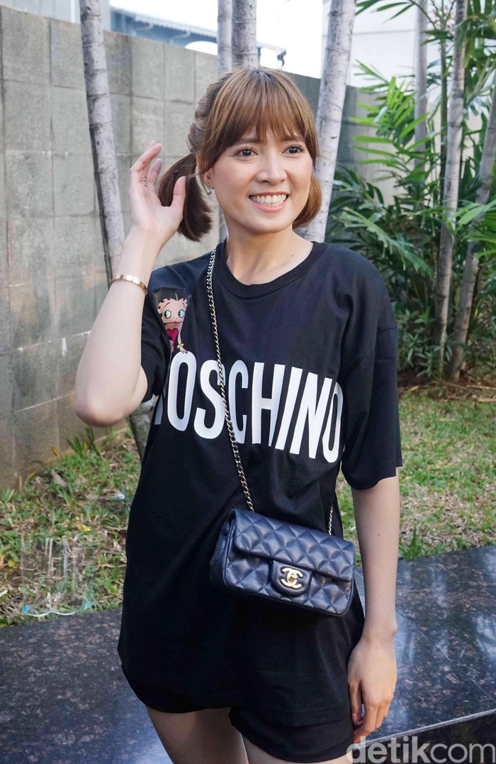 Chika Jessica Chika Jessica saat ditemui di kawasan Trans TV.