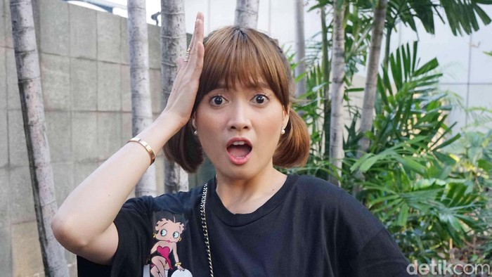 Chika Jessica saat ditemui di kawasan Trans TV.