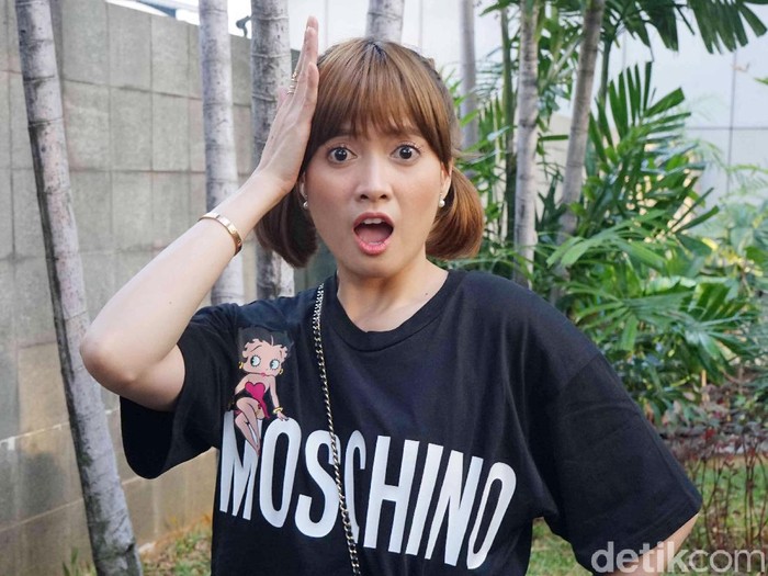 Chika Jessica saat ditemui di kawasan Trans TV.
