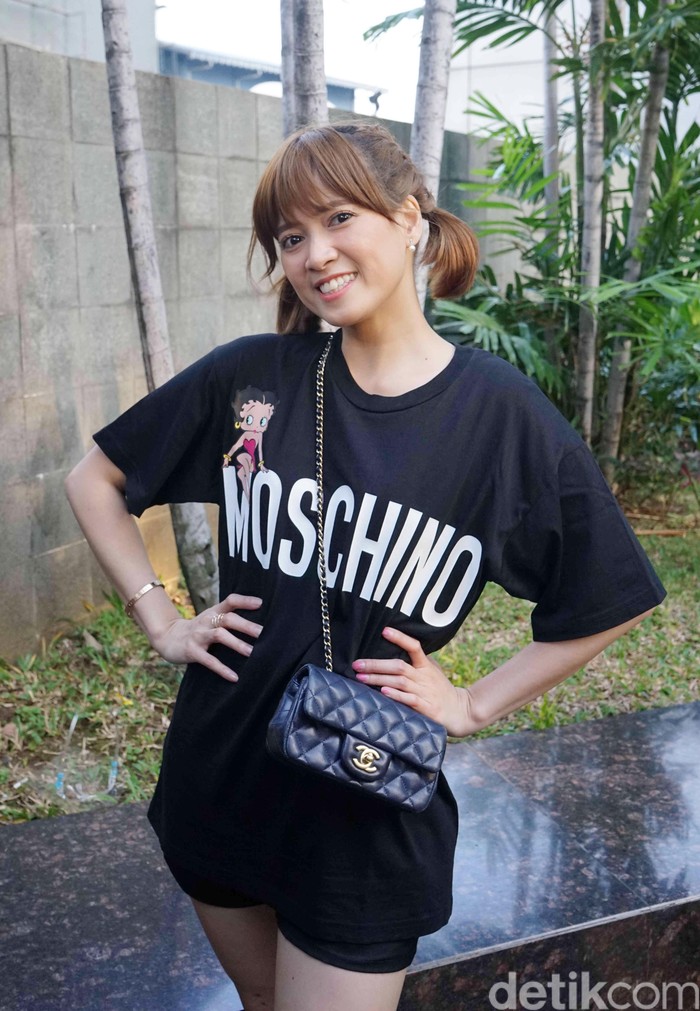 Chika Jessica Chika Jessica saat ditemui di kawasan Trans TV.