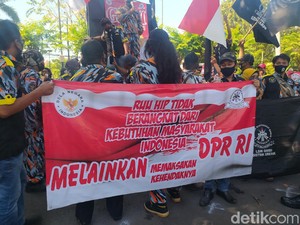 Penolakan RUU HIP Disuarakan GMBI di Depan DPRD Sidoarjo