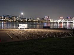 Atraksi Keren 300 Drone Ajak Warga Korsel Lawan COVID-19