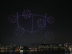 Atraksi Keren 300 Drone Ajak Warga Korsel Lawan COVID-19