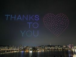 Atraksi Keren 300 Drone Ajak Warga Korsel Lawan COVID-19