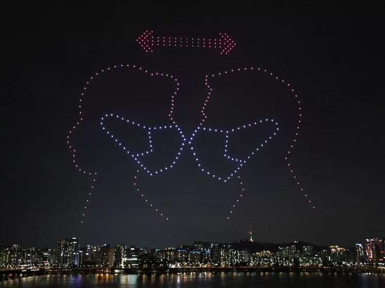 Atraksi Keren 300 Drone Ajak Warga Korsel Lawan COVID-19