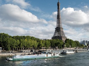Paris Fashion Show Dibilang Paris Fashion Week, Etikanya di Mana?