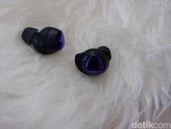 Unboxing Galaxy Buds+ BTS Edition yang Menggemaskan