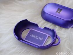 Unboxing Galaxy Buds+ BTS Edition yang Menggemaskan