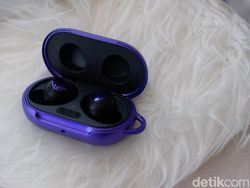 Unboxing Galaxy Buds+ BTS Edition yang Menggemaskan