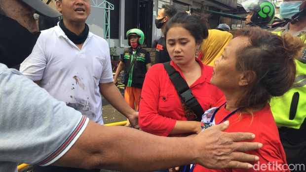 Iin, pedagang yang tokonya terbakar di Manggarai Jaksel