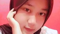 Secara detail, ibu 2 anak ini menjelaskan bahwa Leni lahir setelah berada di kandungan selama 9 bulan. Selain itu proses persalinannya sendiri secara normal dengan berat badan 3,5 kilogram. Sehingga tidak ada hal aneh yang membuatnya menamai Dita Leni Ravia.