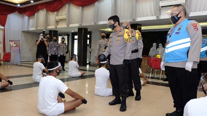 Kapolda Kalsel Irjen Nico Afinta Cek Pemeriksaan Kesehatan Tahap I Calon Tamtama Polri