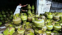 Kenaikan itu tercatat sebesar 22.117 metrik ton dari konsumsi normal sebesar 21.927 metrik ton.