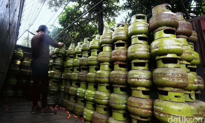 Konsumsi harian gas elpiji subsidi atau gas 3 kg meningkat selama pandemi COVID-19. Kenaikan mencapai 1 persen dari konsumsi normal.