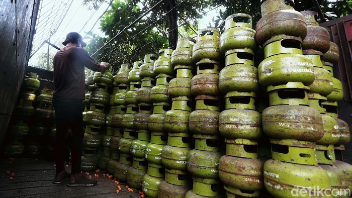Konsumsi harian gas elpiji subsidi atau gas 3 kg meningkat selama pandemi COVID-19. Kenaikan mencapai 1 persen dari konsumsi normal.