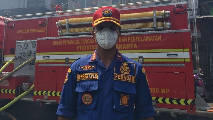 Kepala Suku Dinas Penanggulangan Kebakaran dan Penyelamatan Jakarta Selatan Herbert Plider