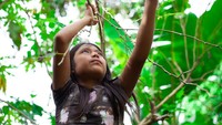Sudah 3 bulan Raiza tidak masuk sekolah imbas pandemi Corona yang merebak di Amerika Latin. Membuat sekitar 154 juta anak sementara belajar di rumah. Raiza termasuk anak  yang kurang beruntung karena belum bisa mengakses internet. Belajar online bukanlah menjadi pilihan.