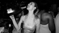 Lily tertangkap kamera berduaan dengan Chris Evans di sebuah kelab malam di London. Dok. Instagram/lilyjamesofficial