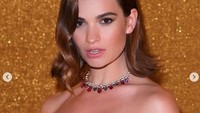 Lily James jadi perbincangan para netizen usai kepergok berduaan dengan Chris Evans. Dok. Instagram/lilyjamesofficial