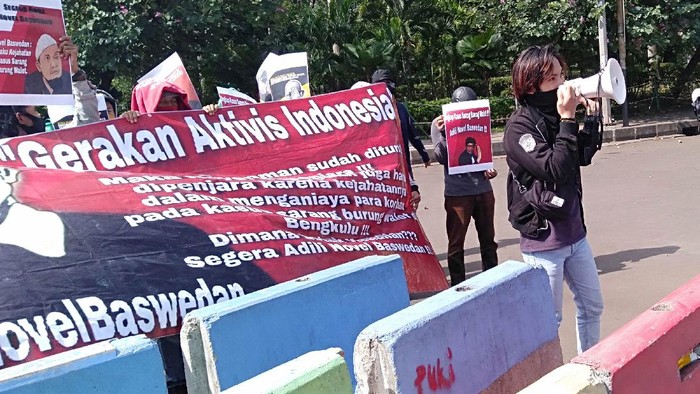 Mahasiswa Geruduk Taman Pandang Istana Mahasiswa dan aktivis yang tergabung dalam Gerakan Aktivis Indonesia (GAI) kembali menggelar aksi di Taman Pandang Istana. Apa yang dituntut?