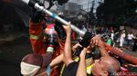 Melihat Aksi Pahlawan Pantang Pulang Sebelum Padam