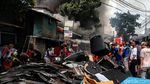 Melihat Aksi Pahlawan Pantang Pulang Sebelum Padam