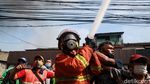 Melihat Aksi Pahlawan Pantang Pulang Sebelum Padam