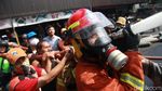 Melihat Aksi Pahlawan Pantang Pulang Sebelum Padam