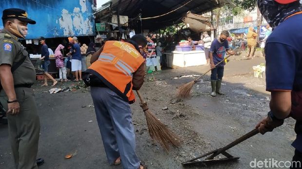 Pembeli yang tak pakai masker jalani sanksi sosial