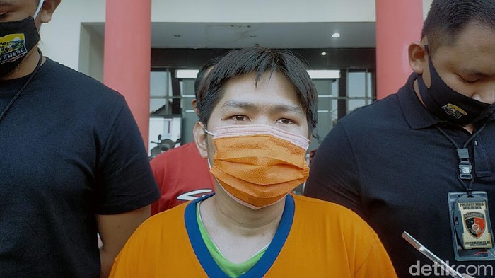 pengunggah video viral dokter telanjang dipamerkan
