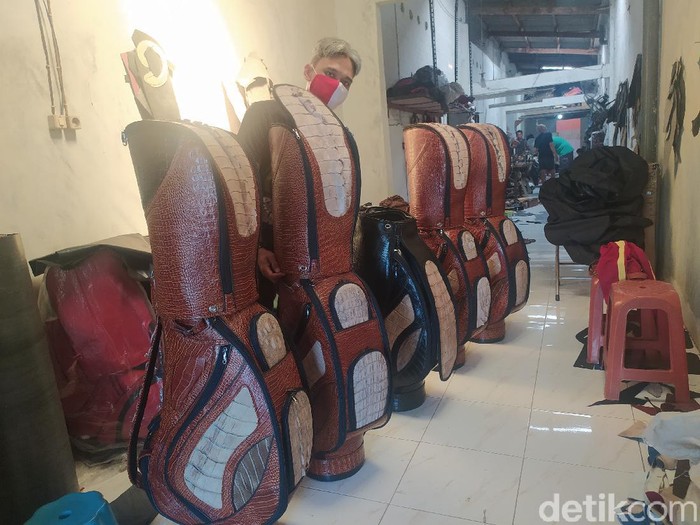 Menggeliatnya Kerajinan Kulit di Sidoarjo Selama Transisi 