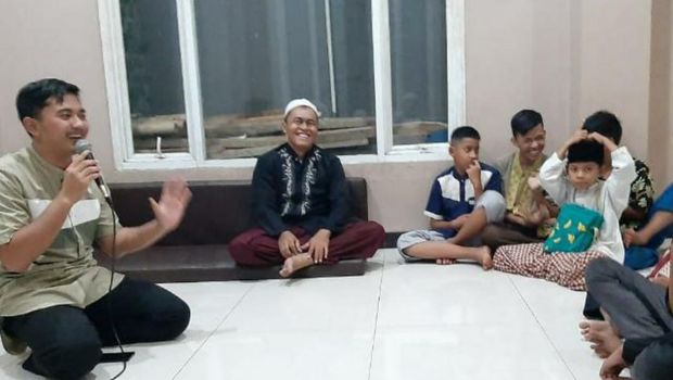 Polisi Inspiratif Bripda Sunday Ngajar Ngaji bagi Anak Yatim