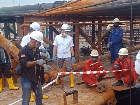 Polisi olah TKP kapal tanker yang terbakar di Belawan, Medan, Sumut (dok. Istimewa)