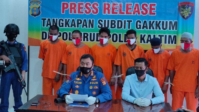 Polisi tangkap 6 pencuri batu bara di atas kapal tongkang di Kukar, Kaltim