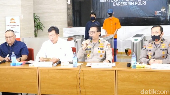 Polri mengungkap kasus peretasan situs.