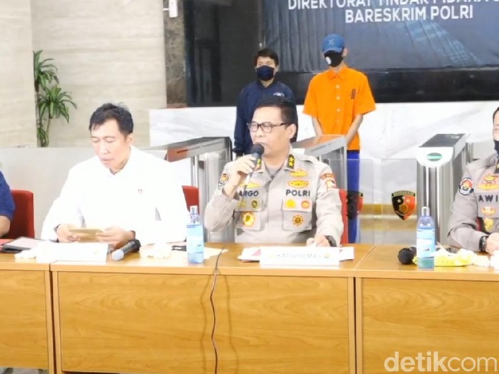 Polri mengungkap kasus peretasan situs.
