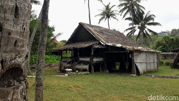 Sekitar satu bulan lalu, objek wisata Pondok Bambu Rangdo ramai dikunjungi wisatawan. Inilah wisata Bantul yang sebelas-dua belas dengan Hawaii. (Kristina/detikcom) Sekitar satu bulan lalu, objek wisata Pondok Bambu Rangdo ramai dikunjungi wisatawan. Inilah wisata Bantul yang sebelas-dua belas dengan Hawaii. (Kristina/detikcom)