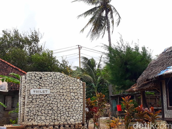 Pondok Bambu Rangdo terletak di Jalan Pantai Parangtritis, Pantai, Parangtritis, Kecamatan Kretek, Bantul, Daerah Istimewa Yogyakarta buka setiap hari dari jam 07.00-18.00 WIB. (Kristina/detikcom)