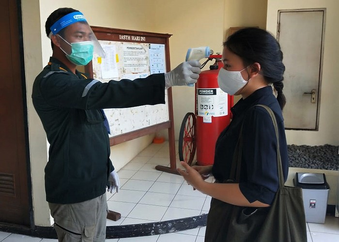 Universitas Indonesia (UI) menjadi salah satu lokasi pelaksanaan Ujian Tulis Berbasis Komputer (UTBK). Universitas tersebut menerapkan protokol kesehatan dalam pelaksanaan ujian.