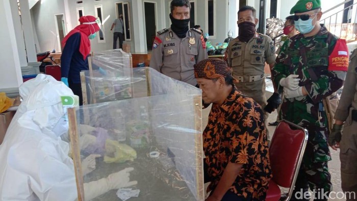 Rapid test penonton Rhoma Irama di Bogor (Sachril Agustin Berutu/detikcom)