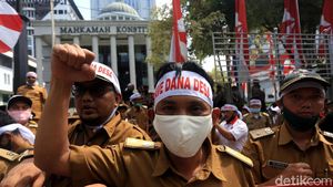 Ratusan Kepala Desa Geruduk MK untuk Kawal Uji Materi UU Corona