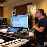 Sebagai musisi, Anang sangat menyukai ruangan yang satu ini. Apalagi kalau bukan studio rekamannya yang dilengkapi teknologi canggih. (Foto: YouTube/Baim Paula)