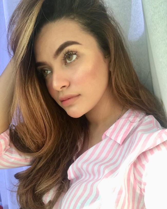 Sarah Ahmad Almusaiteer sebenarnya juga tak kalah populer dari Dayat di media sosial. Wanita cantik ini memiliki followers lebih dari 97 ribu. Dia merupakan seorang beauty influencer dan pengusaha kosmetik. Foto: instagram @saraaaahmad.