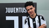 Penampilan fans Juventus tersebut menuai banyak respon positif dari para penonton serial tersebut. Dok. Instagram/sebastian_athie