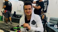Dalam serial tersebut ia tampil sebagai pemain bola bernama Lorenzo. Dok. Instagram/sebastian_athie