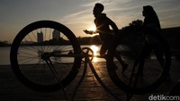 Saat New Normal, Danau Sunter dibuka dari jam 08.00-18.00. Dan petugas selalu mengawasi kawasan tersebut . 