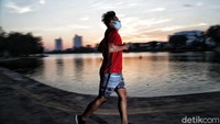 Saat memasuki masa new normal spot baru menikmati sunset (matahari tenggelam) banyak dinikmati warga utnuk berolahraga atau bersantai.