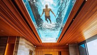 Seorang selebgram bernama Jacob Riglin dengan 1 juta Followers mengabadikan keindahan kolam renang tersebut. Banyak yang terpukau dengan kolam renang ini. (Instagram/@jacob)